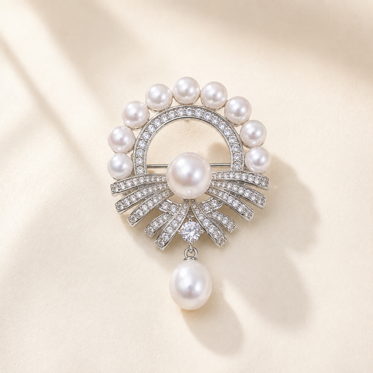 Vintage-Inspired Freshwater Pearl Statement Brooch – Pearl Drop Design